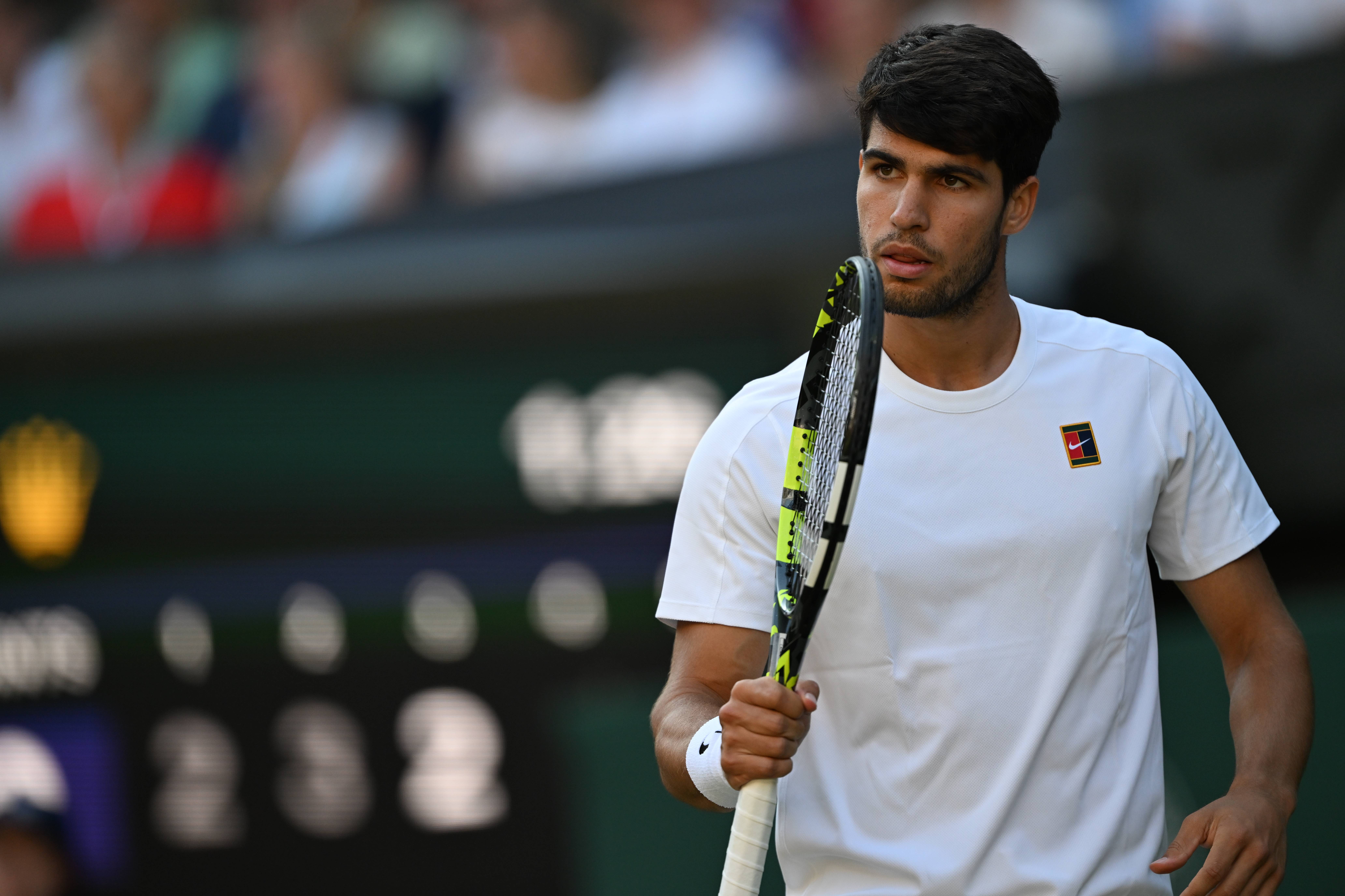 西班牙网球队强势澳大利亚网球队，阿尔卡拉斯统治全场