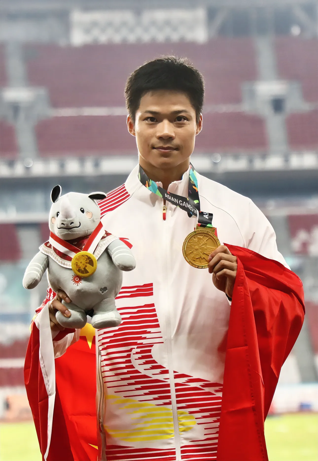 关于田径再创历史，冠军实至名归的信息