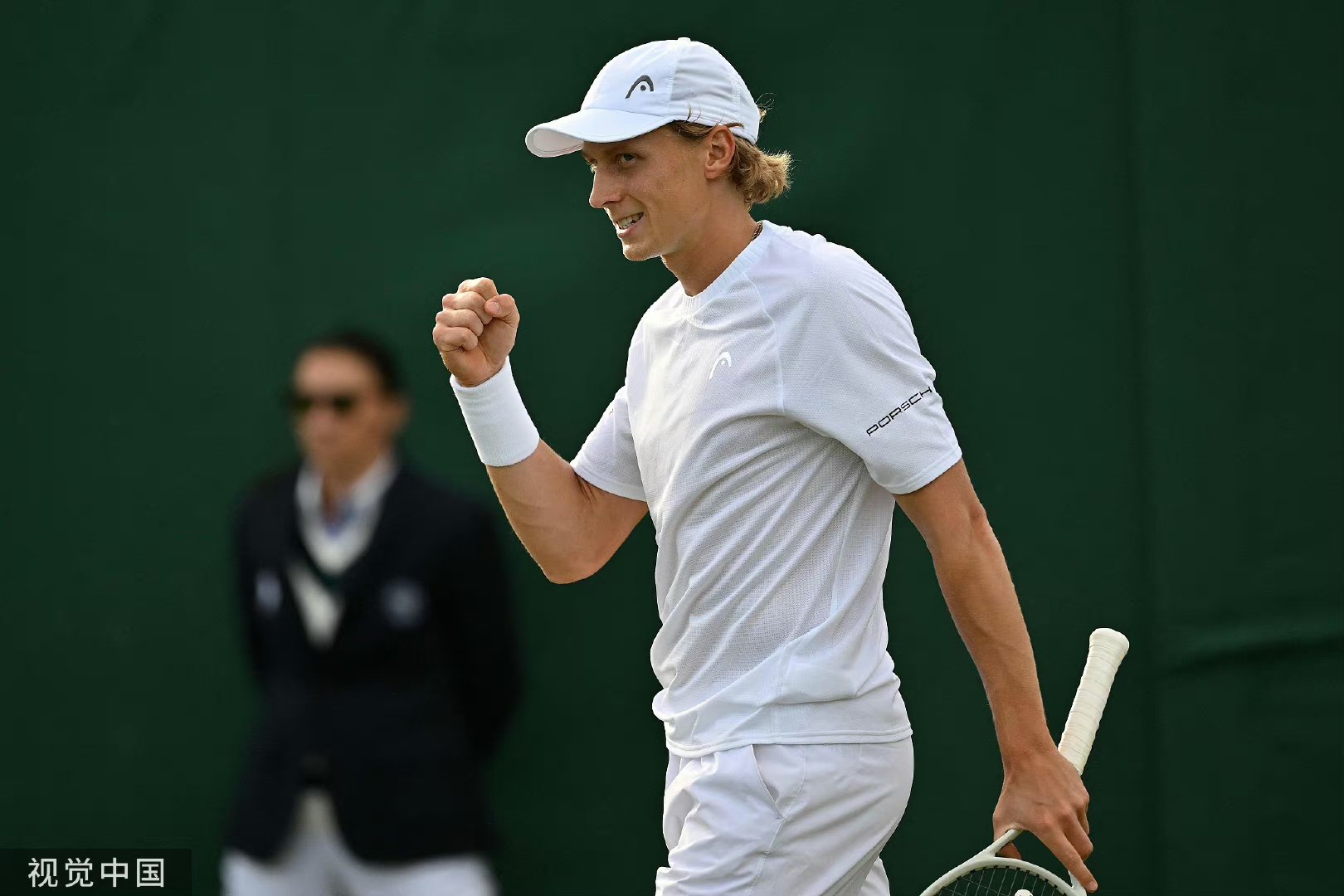 爱游戏在线-法网险胜拉沃尔杯，兹维列夫惊艳四座
